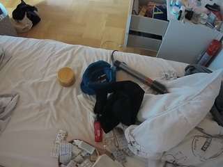 voyeurcam-julmodels-greybed-2