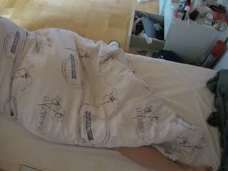 voyeurcam-julmodels-greybed-2