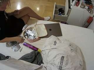 voyeurcam-julmodels-greybed-2