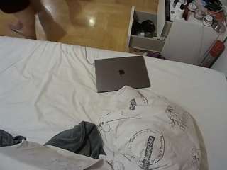 voyeurcam-julmodels-greybed-2