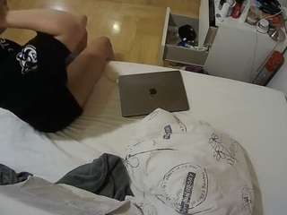 voyeurcam-julmodels-greybed-2