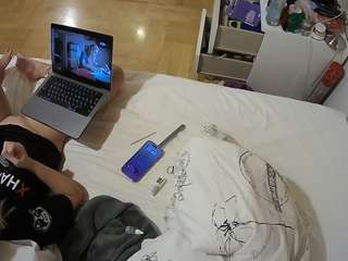 voyeurcam-julmodels-greybed-2