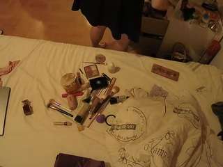 voyeurcam-julmodels-greybed-2