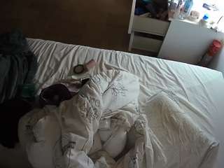 voyeurcam-julmodels-greybed-2