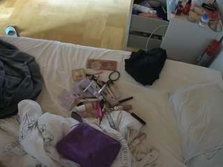 voyeurcam-julmodels-greybed-2