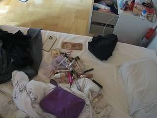 voyeurcam-julmodels-greybed-2