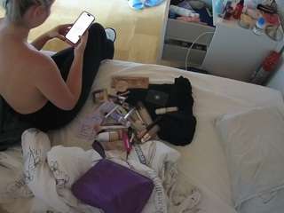 voyeurcam-julmodels-greybed-2