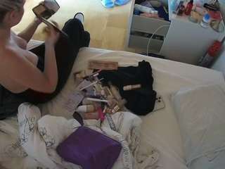 voyeurcam-julmodels-greybed-2