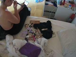 voyeurcam-julmodels-greybed-2