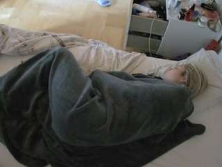 voyeurcam-julmodels-greybed-2