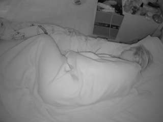 voyeurcam-julmodels-greybed-2