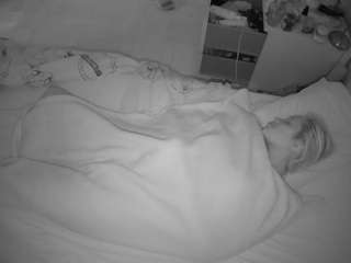 voyeurcam-julmodels-greybed-2