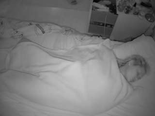 voyeurcam-julmodels-greybed-2