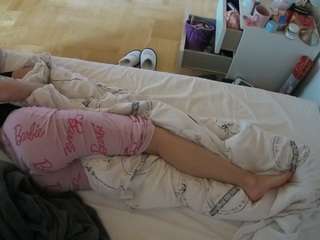 voyeurcam-julmodels-greybed-2