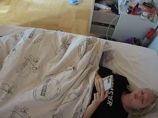 voyeurcam-julmodels-greybed-2's Info Image