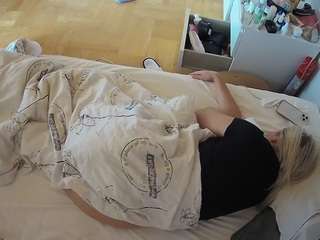 voyeurcam-julmodels-greybed-2
