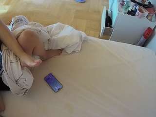 voyeurcam-julmodels-greybed-2