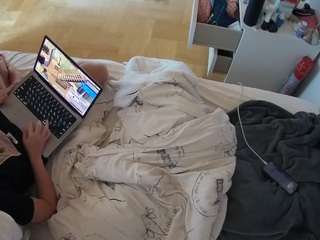 voyeurcam-julmodels-greybed-2