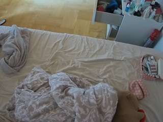 voyeurcam-julmodels-greybed-2