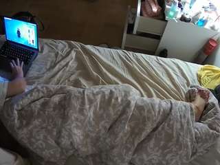 voyeurcam-julmodels-greybed-2