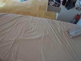 voyeurcam-julmodels-greybed-2