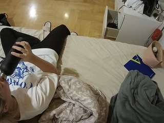voyeurcam-julmodels-greybed-2