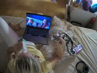 voyeurcam-julmodels-greybed-2