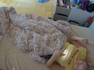 voyeurcam-julmodels-greybed-2