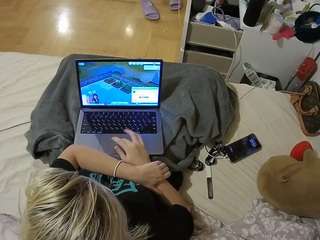 voyeurcam-julmodels-greybed-2 - Live Cam