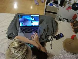 voyeurcam-julmodels-greybed-2 Webcam Model Profile