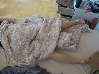 voyeurcam-julmodels-greybed-2
