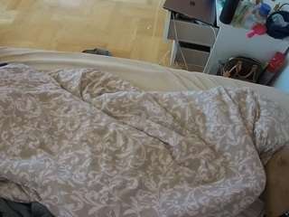 voyeurcam-julmodels-greybed-2