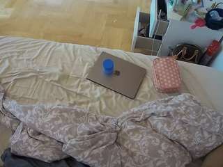 voyeurcam-julmodels-greybed-2
