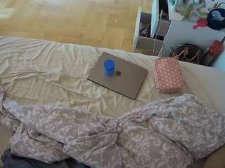 voyeurcam-julmodels-greybed-2 - Cam en Direct