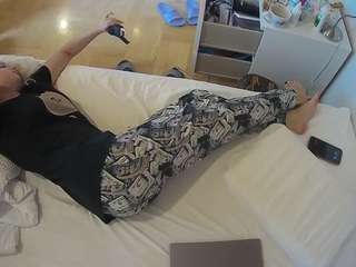 voyeurcam-julmodels-greybed-2 camsoda