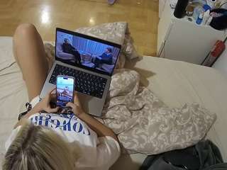 voyeurcam-julmodels-greybed-2