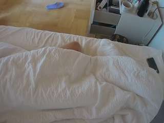 voyeurcam-julmodels-greybed-2