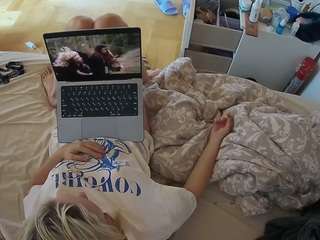 voyeurcam-julmodels-greybed-2