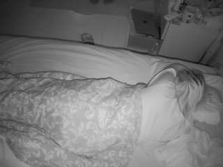 voyeurcam-julmodels-greybed-2