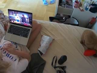 voyeurcam-julmodels-greybed-2 - Cam en Direct