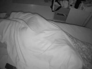 voyeurcam-julmodels-greybed-2 - Cam en Direct