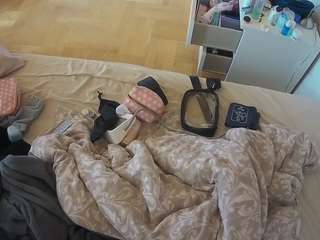 voyeurcam-julmodels-greybed-2 - Cam en Direct