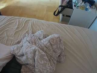 voyeurcam-julmodels-greybed-2 - Cam en Direct