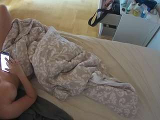 voyeurcam-julmodels-greybed-2