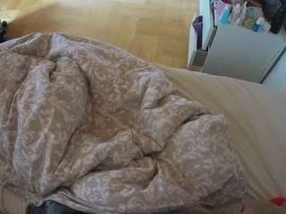 voyeurcam-julmodels-greybed-2 - Cam en Direct