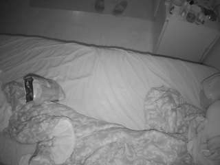 voyeurcam-julmodels-greybed-2 - Cam en Direct