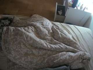 voyeurcam-julmodels-greybed-2 - Live Cam