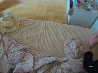 voyeurcam-julmodels-greybed-2