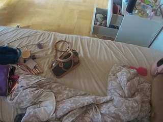 voyeurcam-julmodels-greybed-2