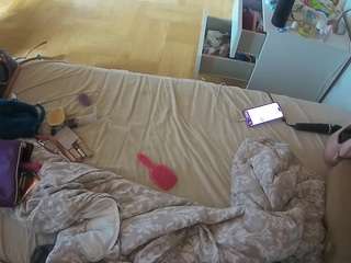 voyeurcam-julmodels-greybed-2
